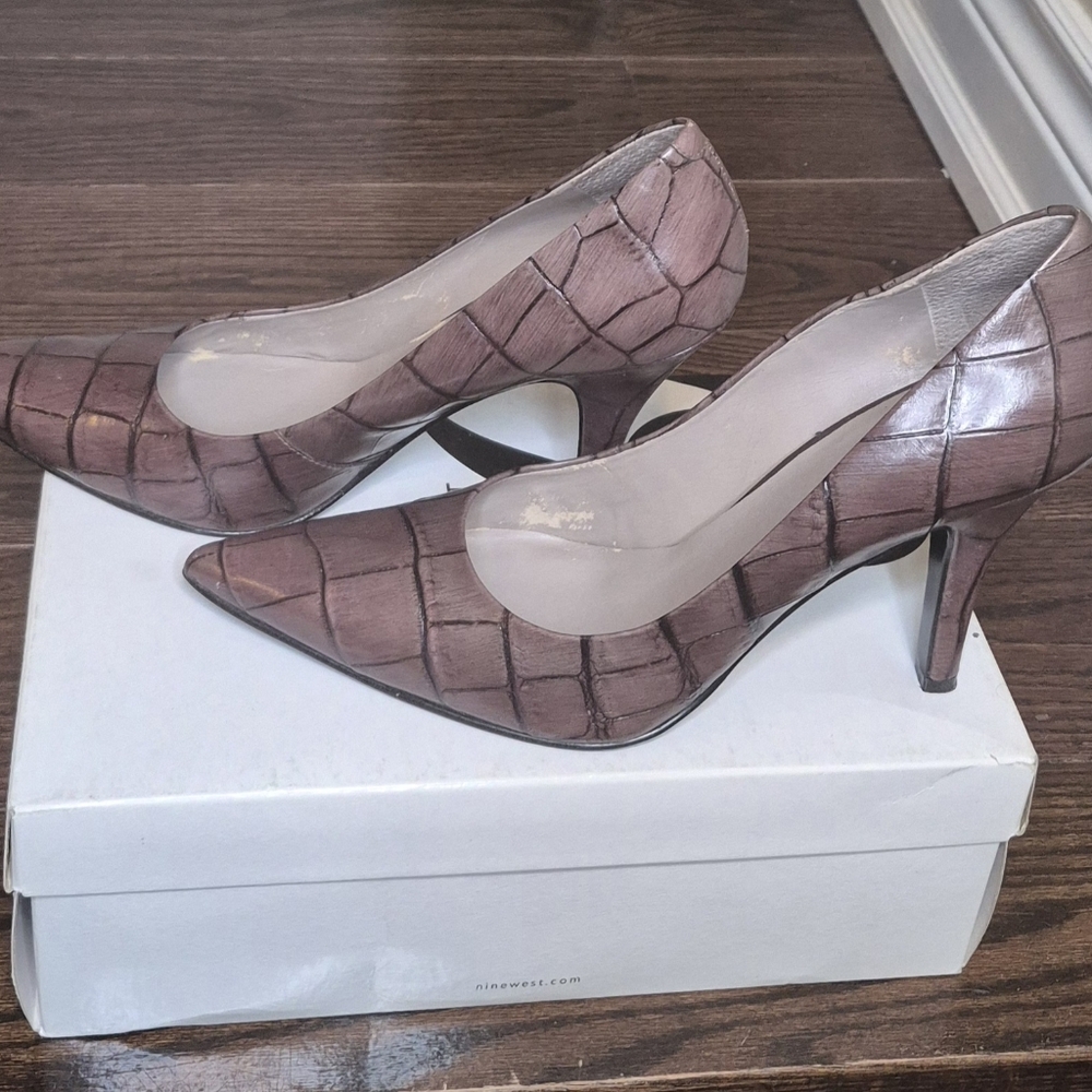 Nine West Women's Brown Croc-Embossed Heels - Picture 6 of 13